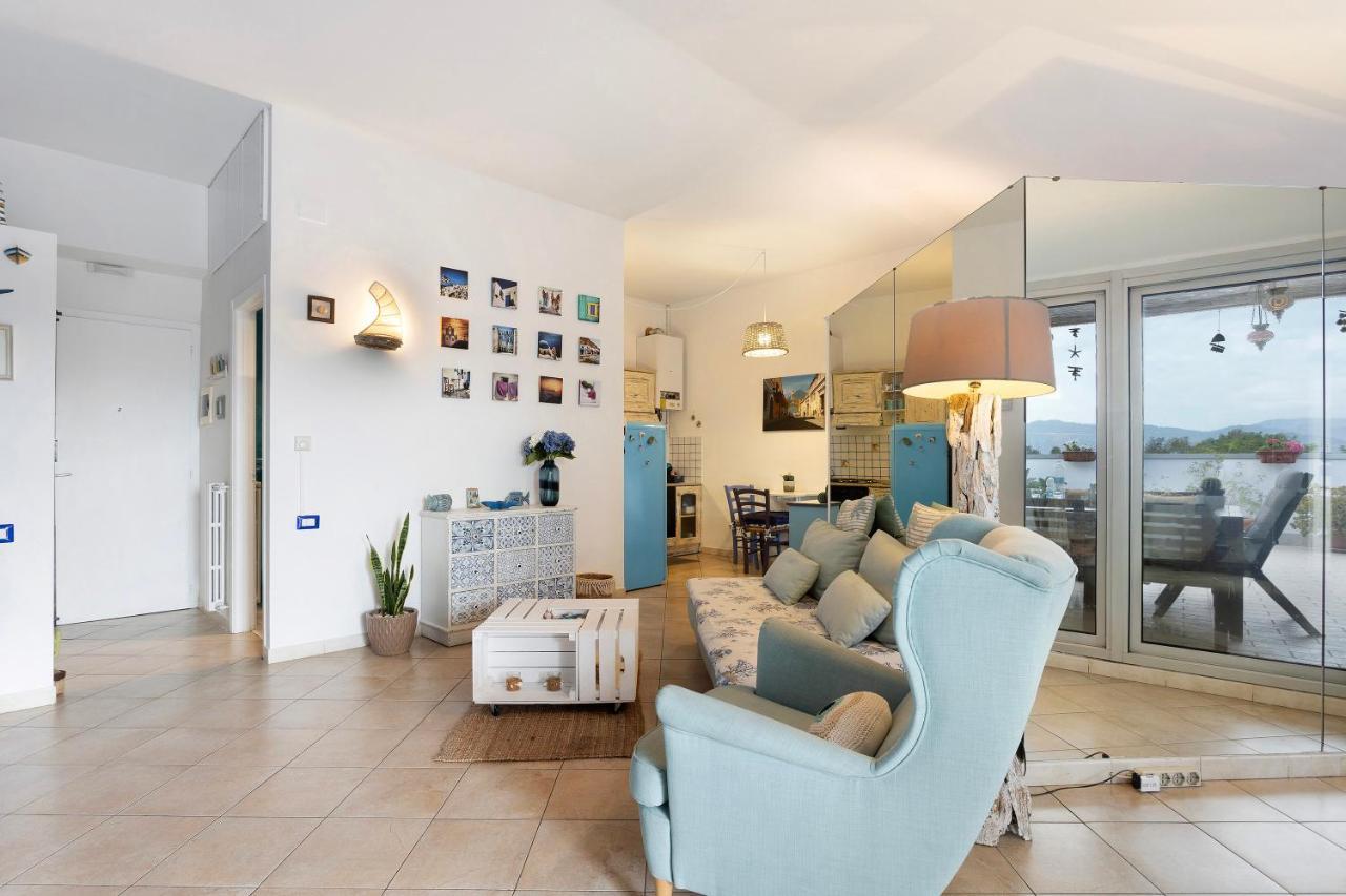 Attico Con Terrazza A Viareggio Appartement Buitenkant foto